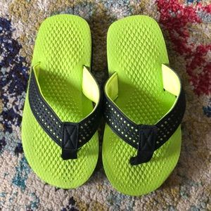🧜🏼‍♀️3 for $15 item!🧜🏼‍♀️ lime green sandals